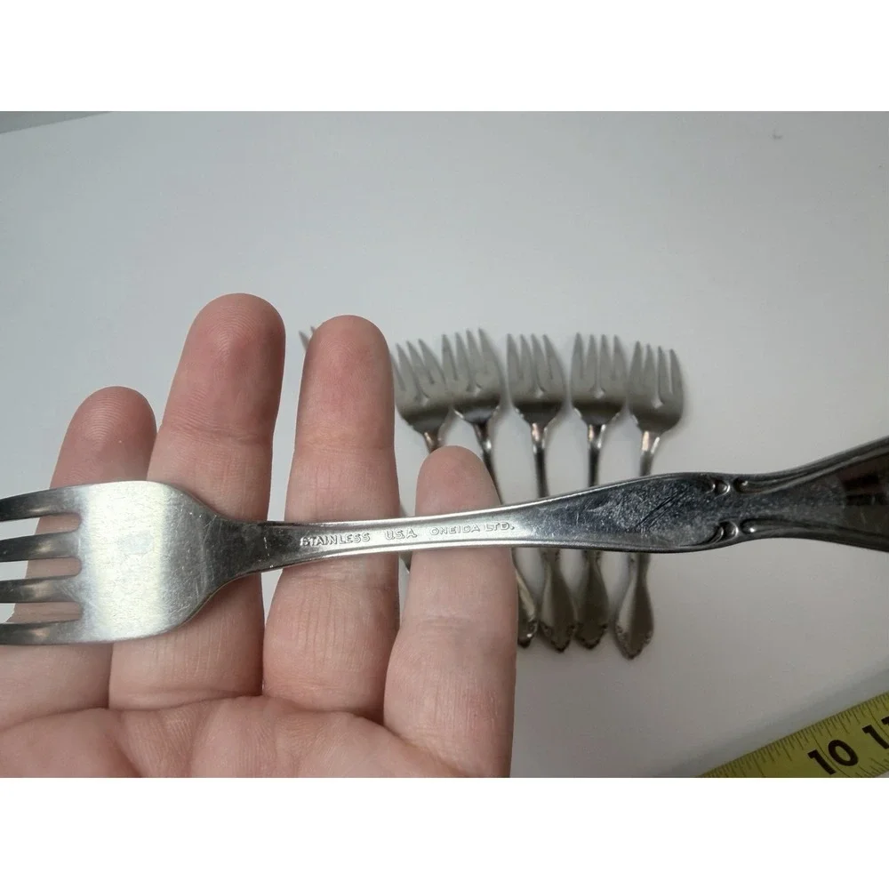 Oneida BERKELEY‎ SQUARE Stainless Lot Of 7 5 Salad Forks 2 Dinner Forks